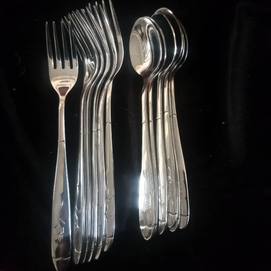 قاشق مربا وچنگال میوه