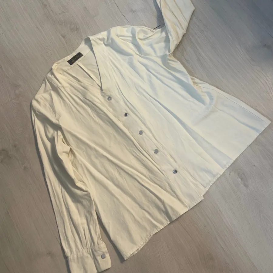 شومیز زنانه شیری