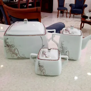 سوپ خوری و قوری و قندون