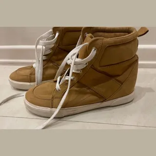 نیم‌یوت برشکا