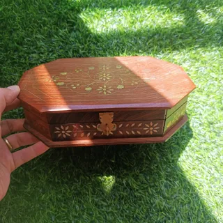 جعبه کادویی و جواهرات