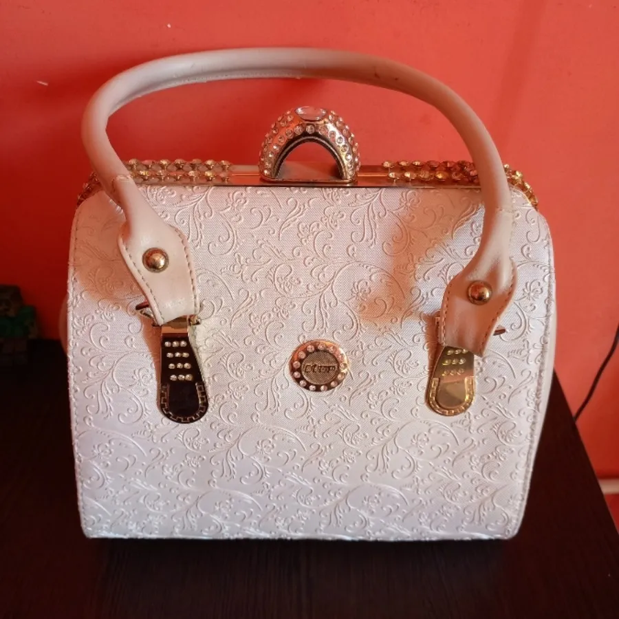 کیف صندوقی سفید