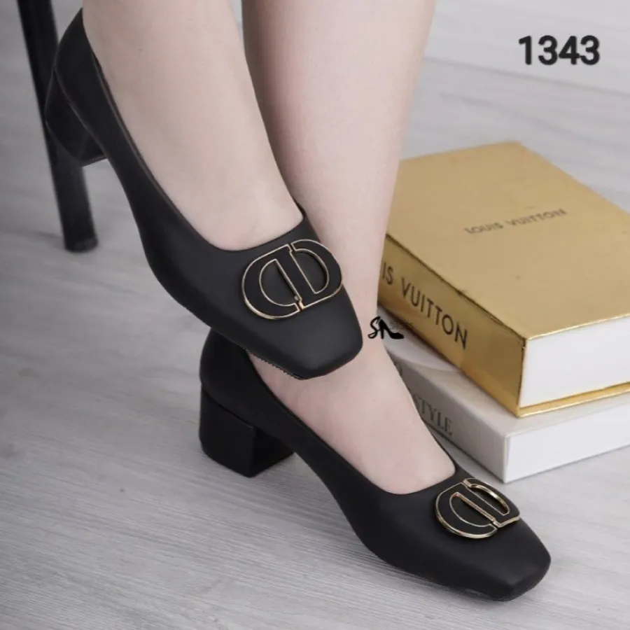 کفش پاشنه دار