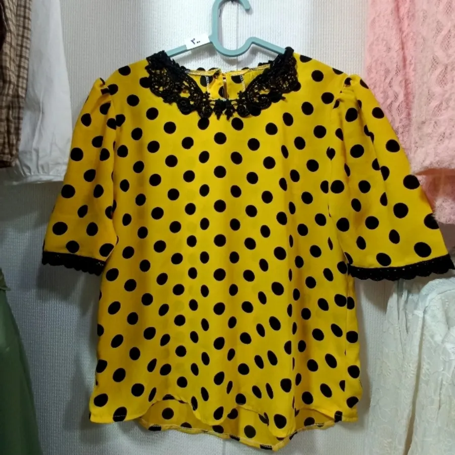 شومیز استین کوتاه خالخالی