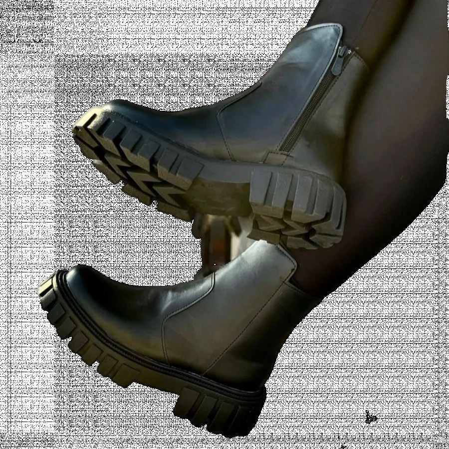 نیم بوت سارا