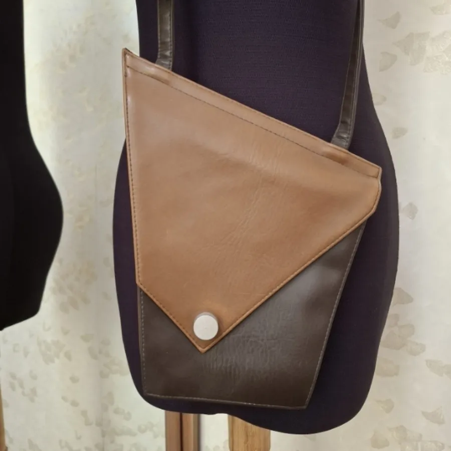 کیف چرمی مثلثی خاص