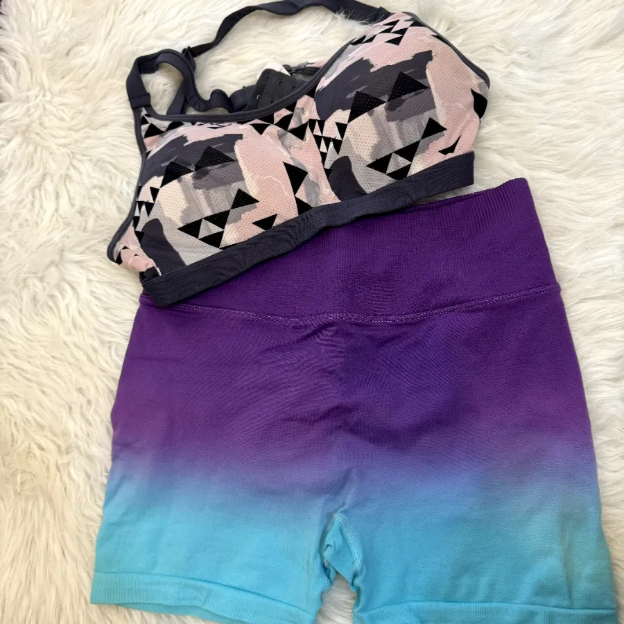 2 عدد نیم تنه و یه شلوارک