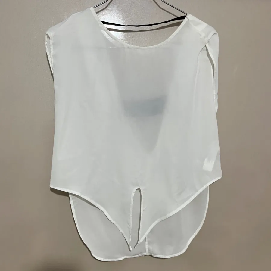 تاپ پشت باز سفید breshka