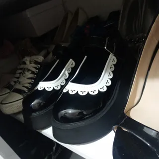 کفش انیمه ای