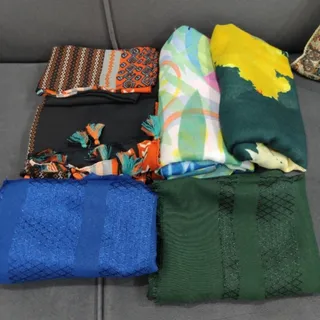 تعدادی شال کاملا نو