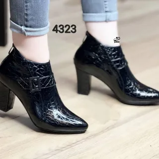 کفش پاشنه دار کلاسیک