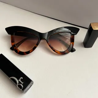 عینک گربه ای