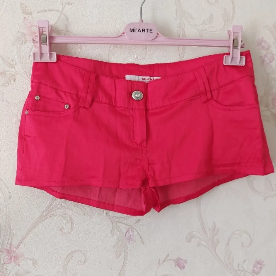 شلوارک ساتن قرمز