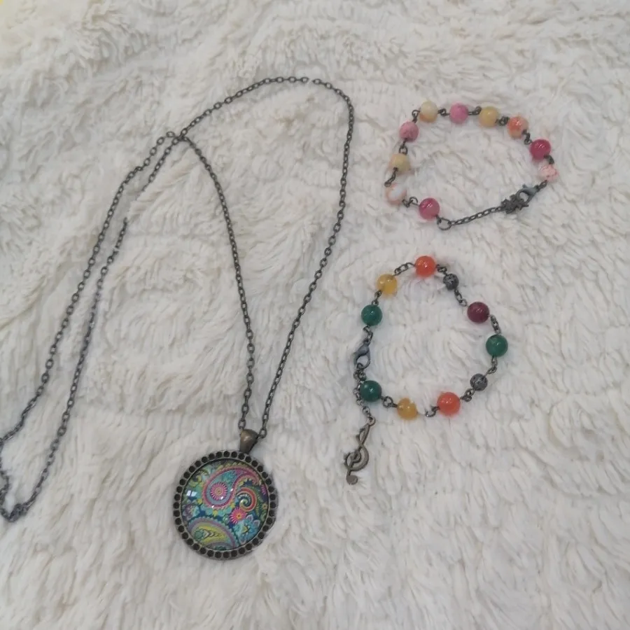 گردنبند و دستبند