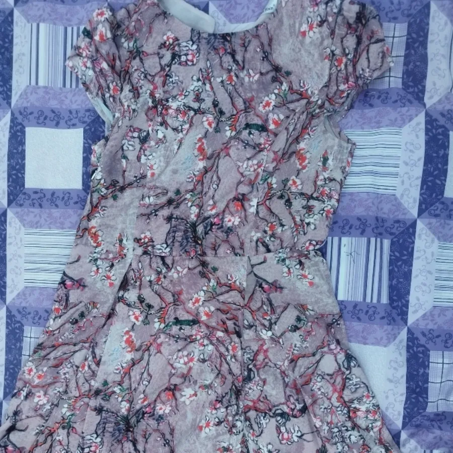 پیراهن گلدار