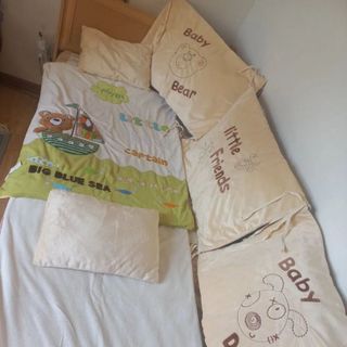 تشک و لحاف و بالش نوزاد