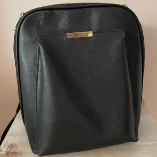 کوله پشتی اداری مشکی