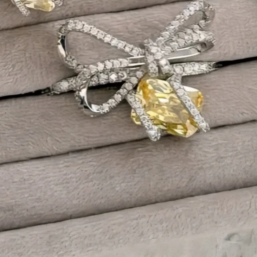 انگشتر پاپیون طرح جواهر