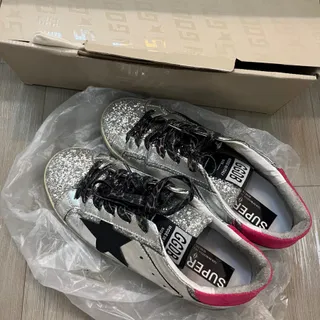 اسنیکرز گلدن گوس