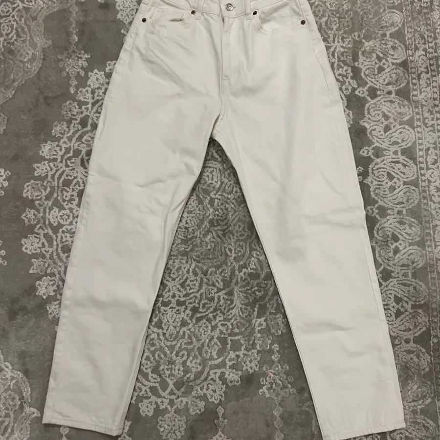 شلوار جین سفید