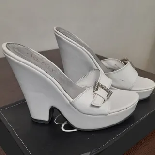 صندل لژدار سفید