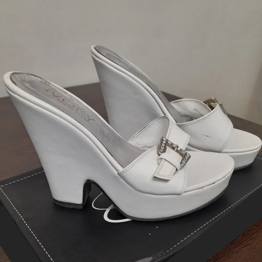 صندل لژدار سفید