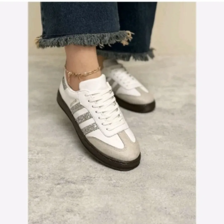 کفش کتونی جدید