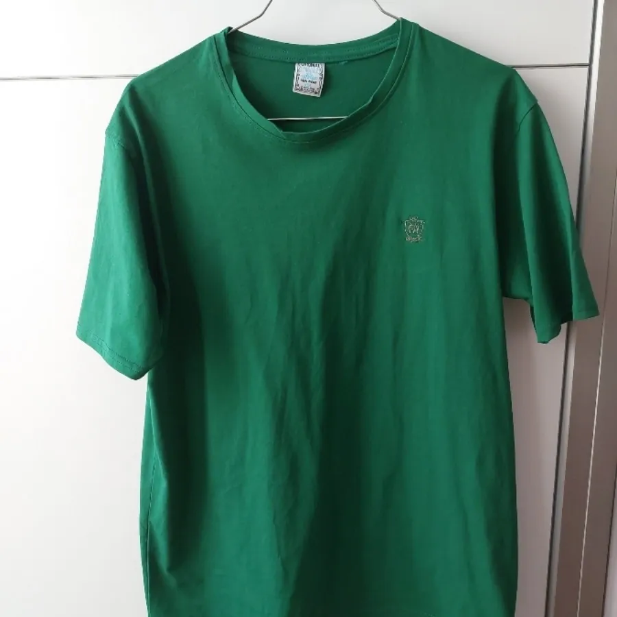 تی شرت خیلی خوش‌رنگ نو