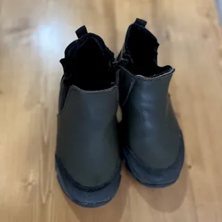 نیم‌بوت بچگانه