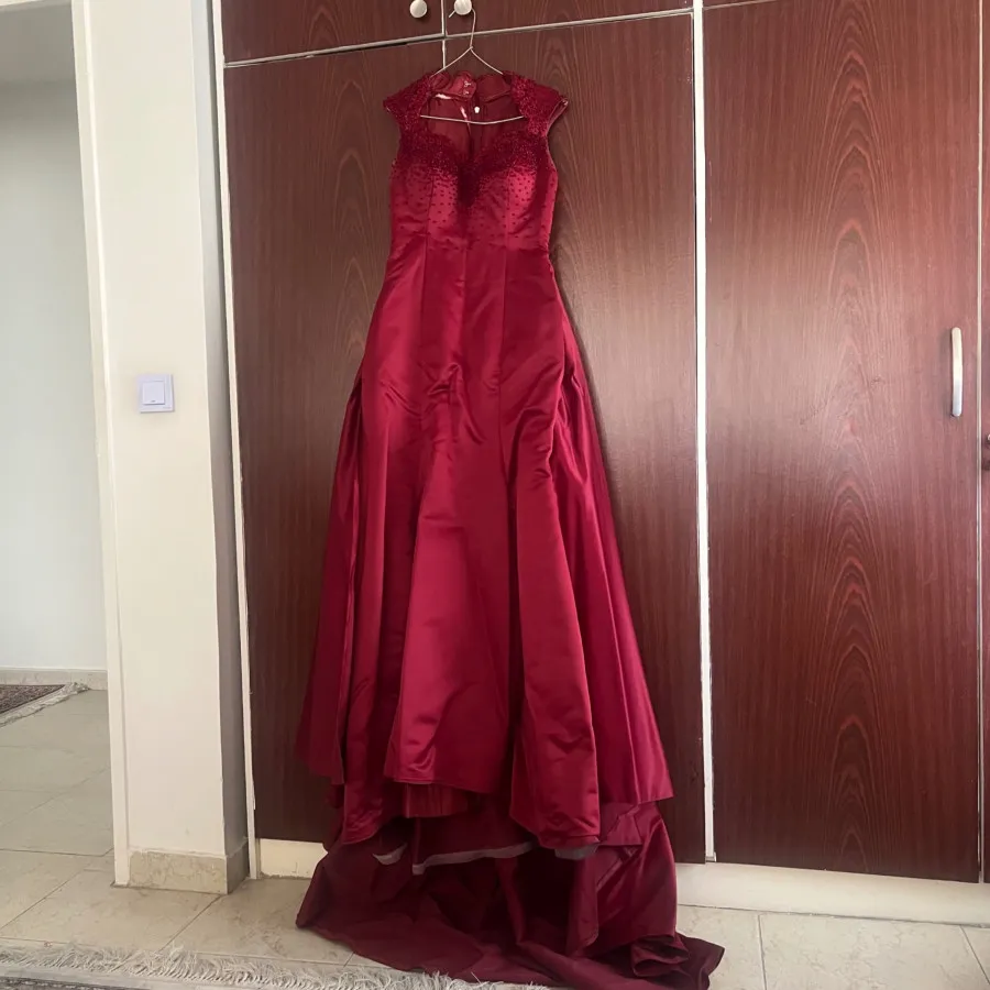 پیراهن دنباله دار اناری