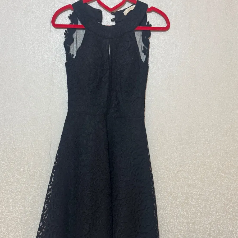 پیراهن مشکی‌دخترانه