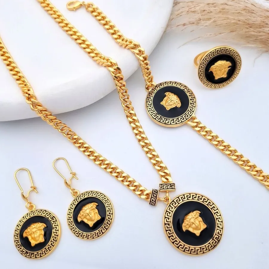 سرویس ورساچه فوق شیک