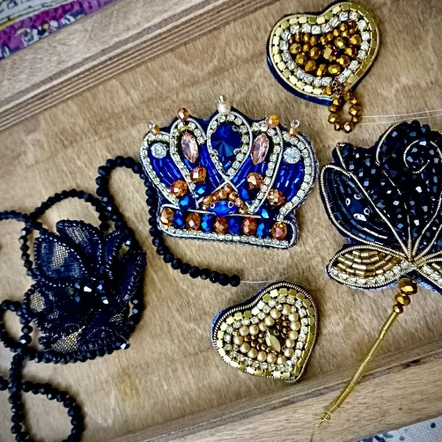 گلسینه جواهردوزی