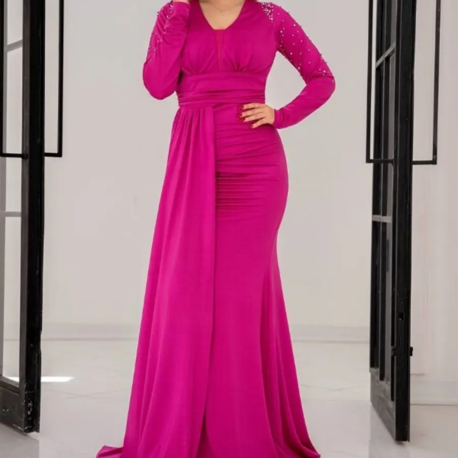 پیراهن مجلسی پوشیده