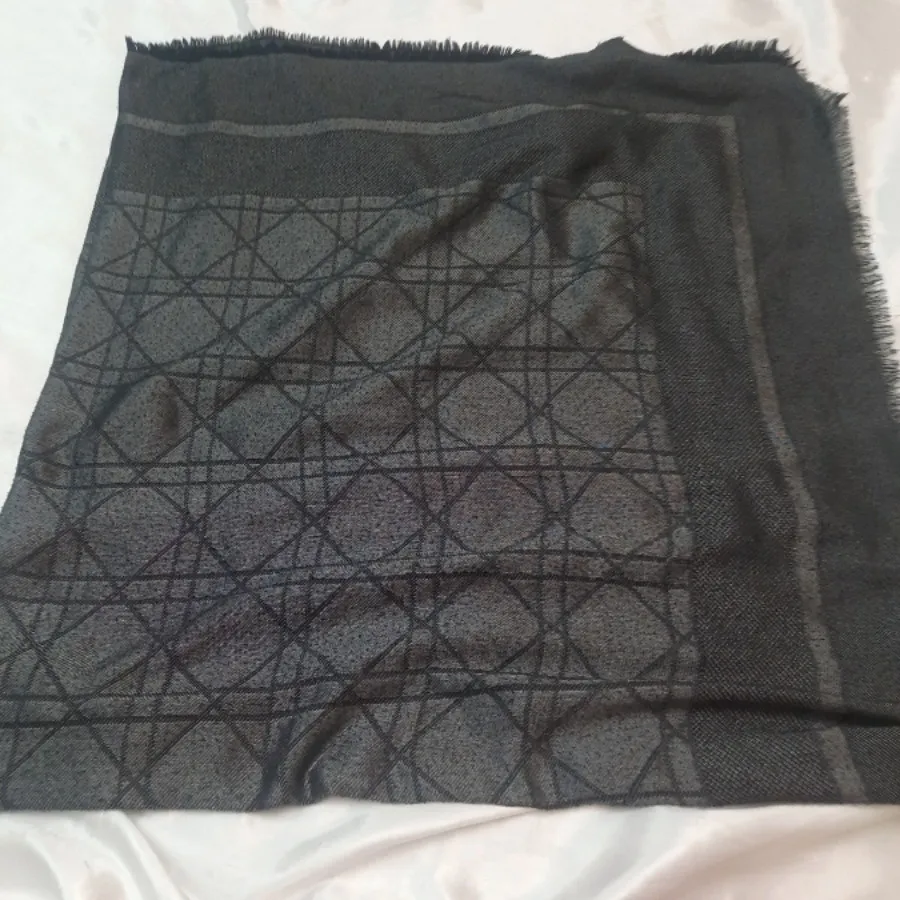 روسری خاکستری