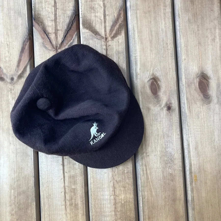 کلاه قهوه ای