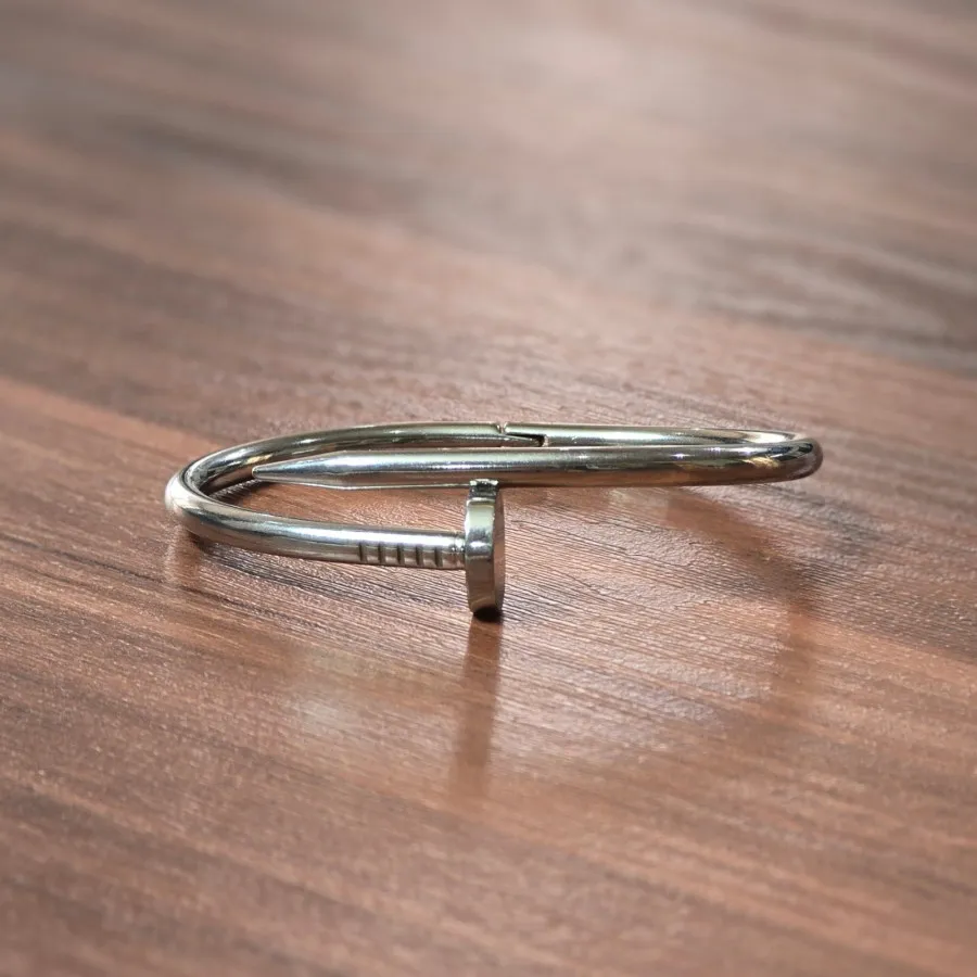 دستبند کارتیر مدل میخی