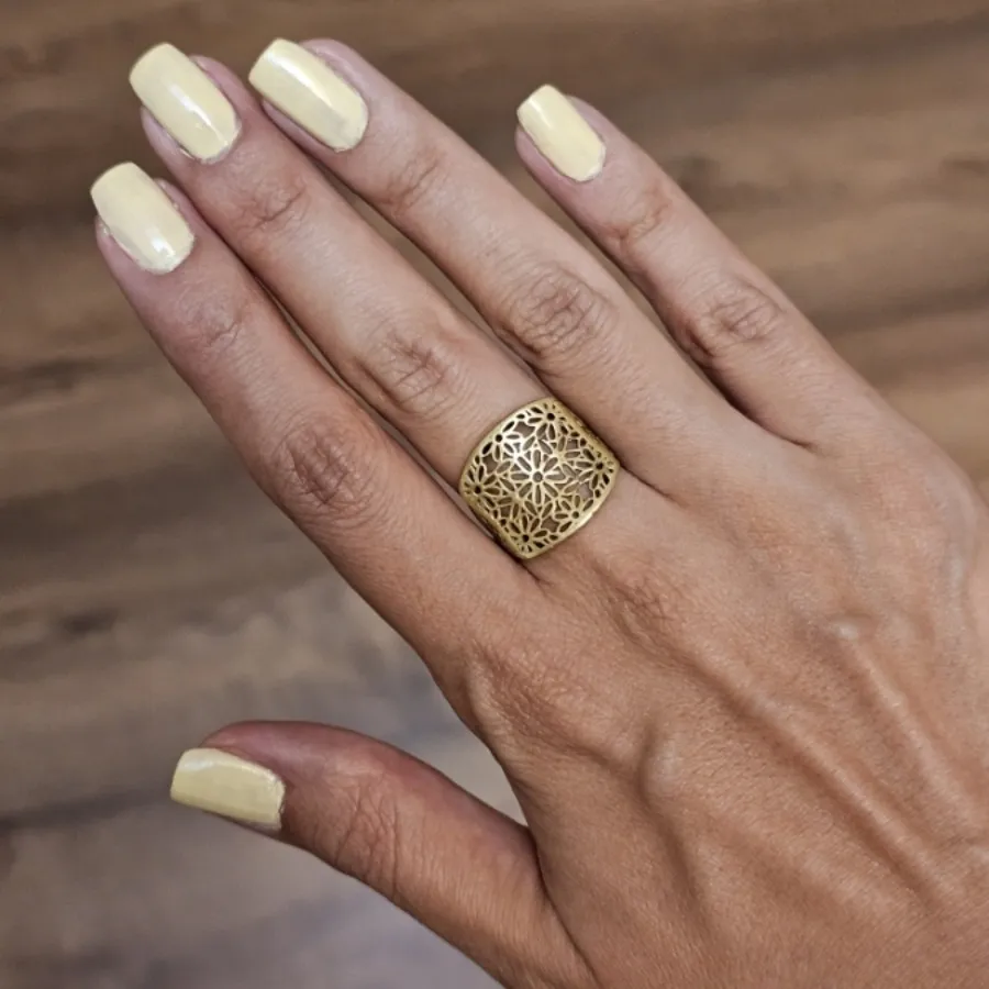 انگشتر برنجی رنگ ثابت