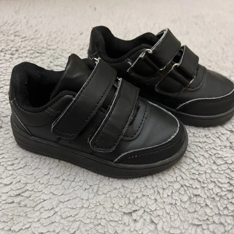 کفش چرم بچگانه