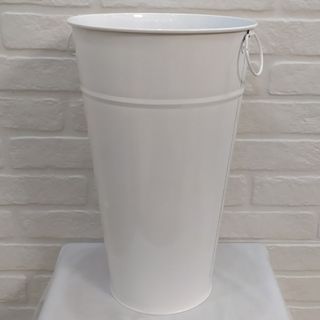 گلدان فلزی