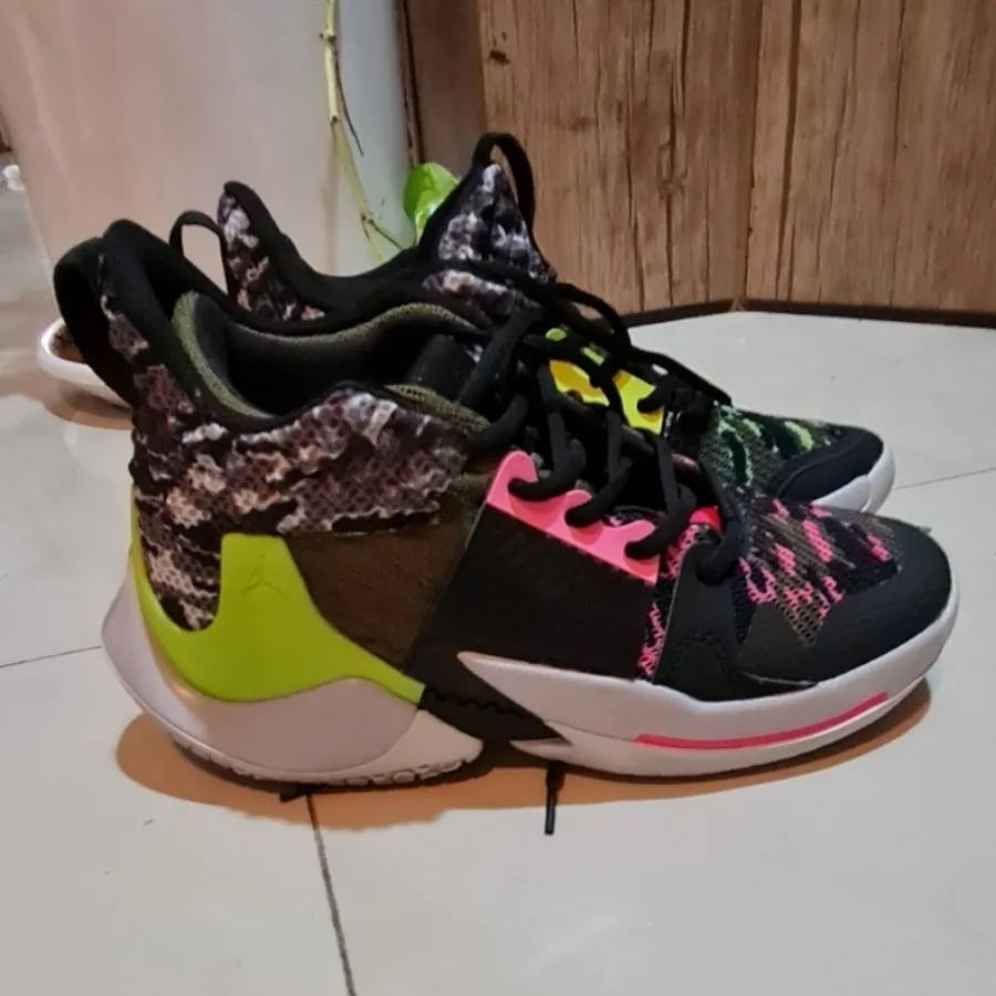 کتونی کفش ورزشی