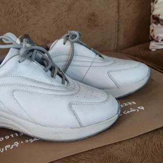 کتانی سفید چرم