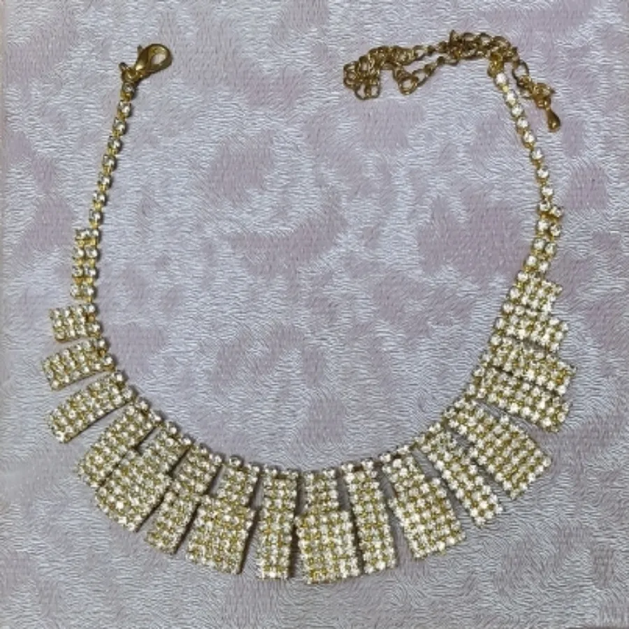 گردنبند نگین دار