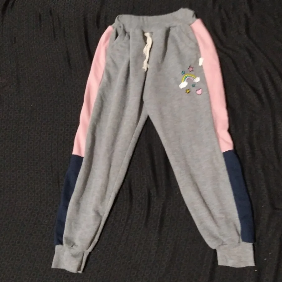 شلوار تک بچه گانه ?