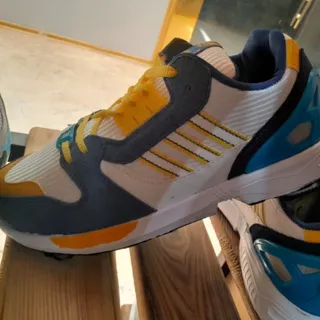 کتونی آدیداس و زد ایکس