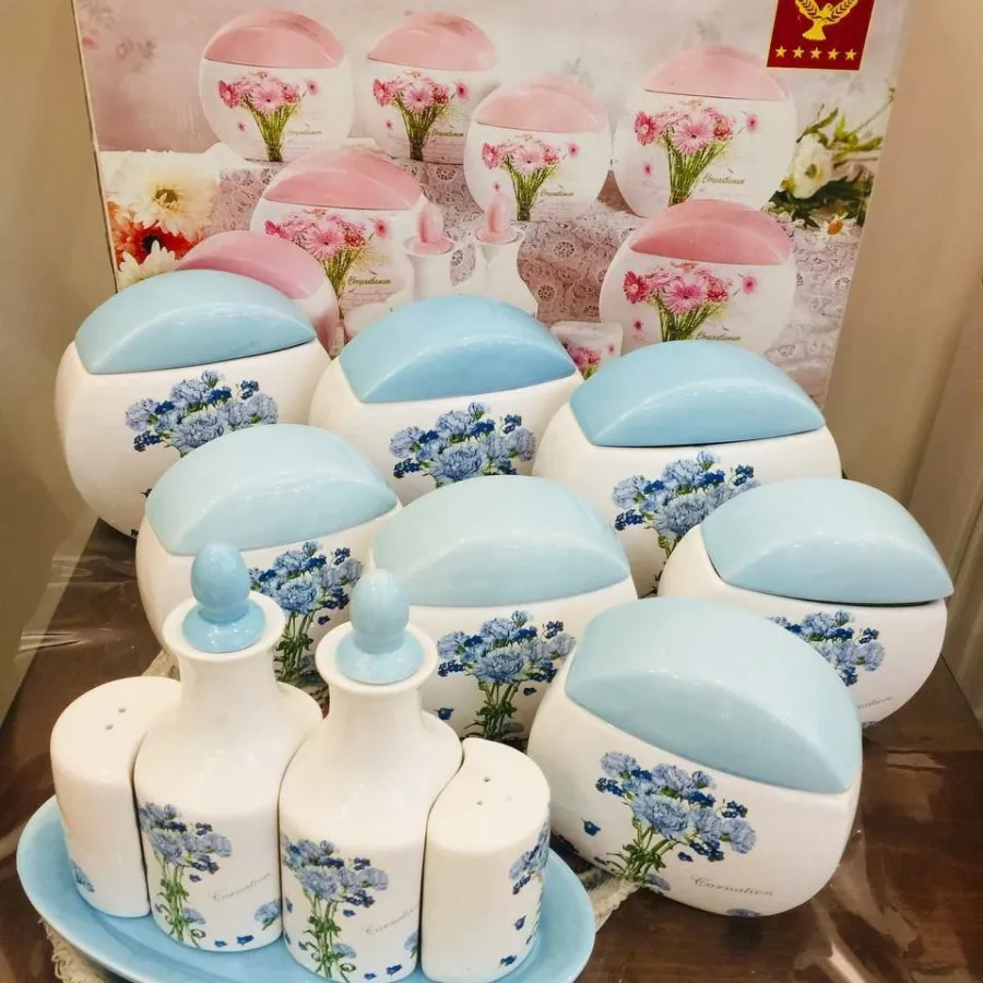 تعدادی ظروف اشپزخانه