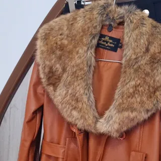 پالتوی چرم عسلی