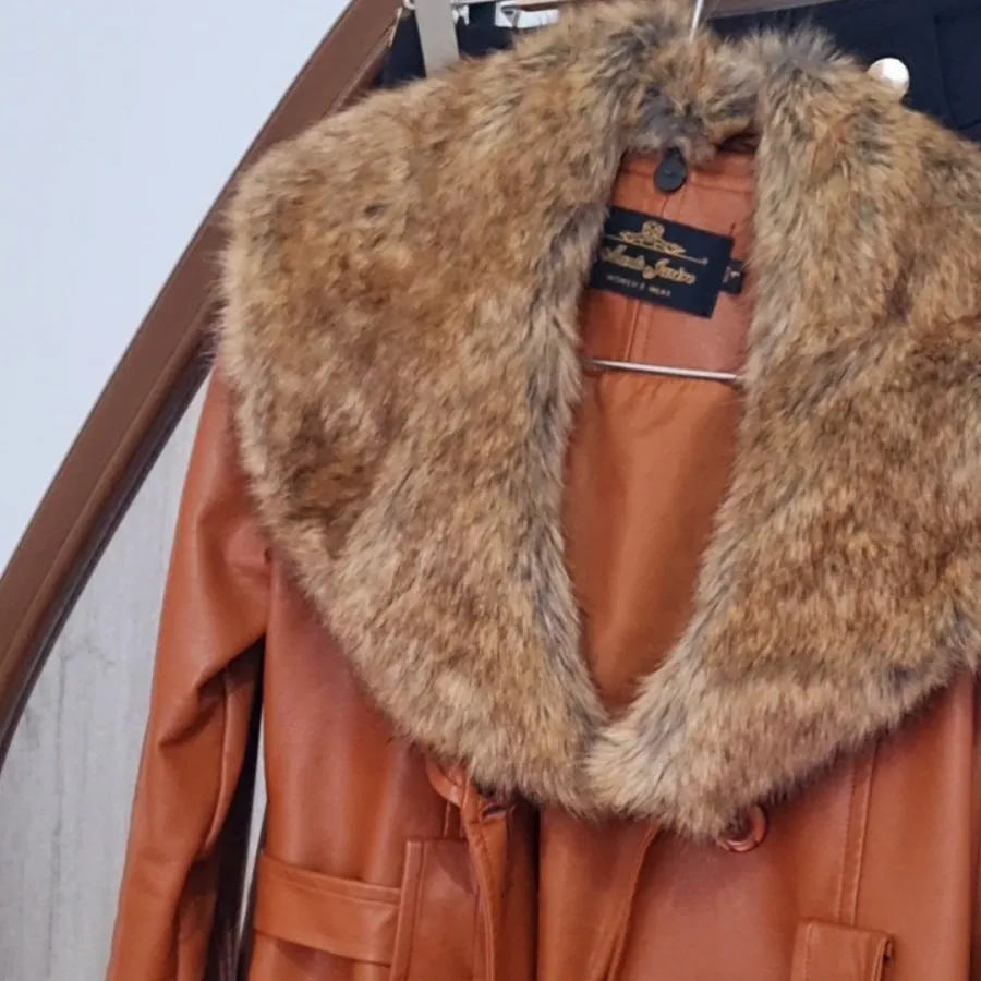 پالتوی چرم عسلی