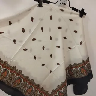 روسری نخی حاشیه دار