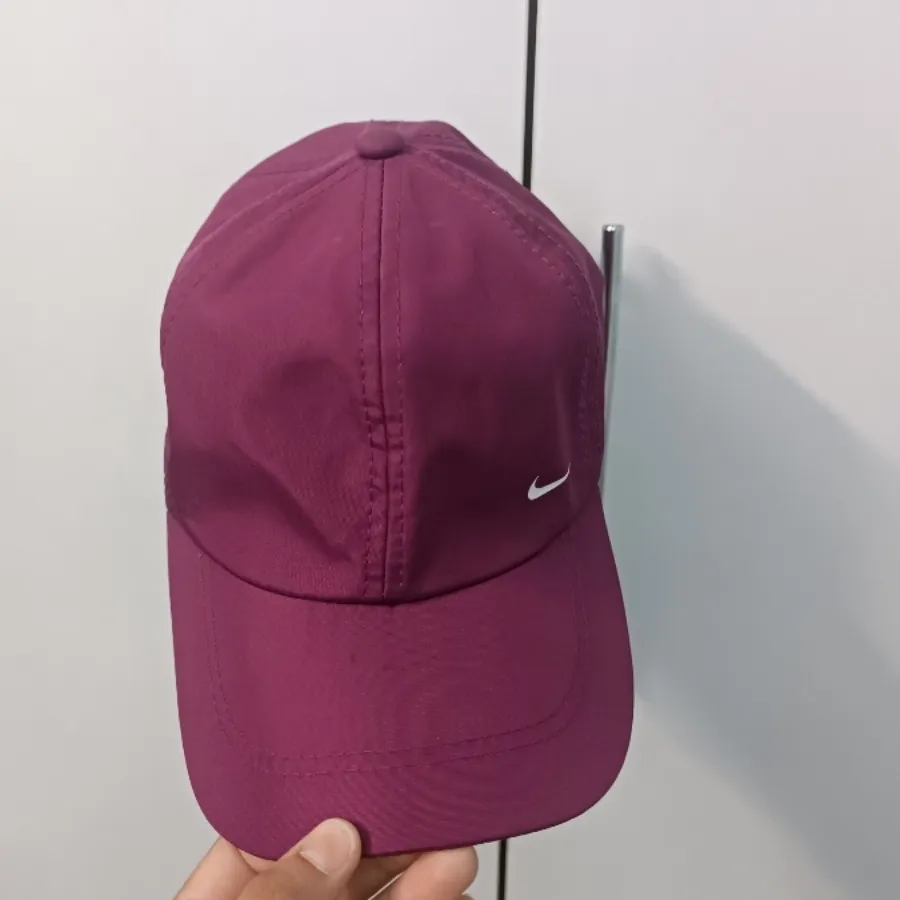 کلاه بنفش زنانه